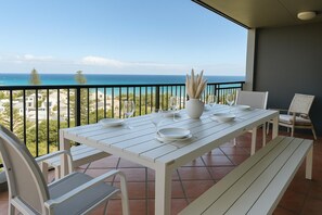 Outdoor dining - Magic Nobby Beach 3BR Apt (Miami)