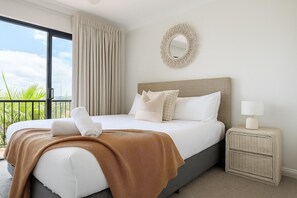 3 bedrooms, iron/ironing board, WiFi, bed sheets - Magic Nobby Beach 3BR Apt (Miami)