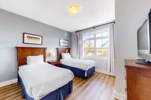 WiFi, bed sheets - Eagle`s Escape at Blue Mtn: Summer Pool + Hot Tub (The Blue Mountains)
