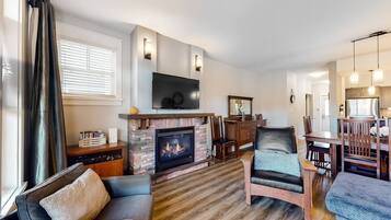 TV, fireplace