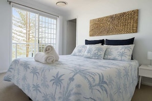 3 bedrooms, iron/ironing board, travel cot, WiFi - Golden Beach Oceanfront 3BR (Golden Beach)