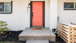 A house with a red door, a mailbox, and a wooden gate. - NEW Owner Special King Bed Colorful Quay Themed Duplex Workspace Fuquay-Varina (Fuquay-Varina)