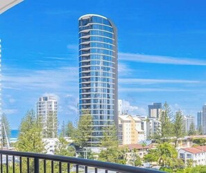 Property grounds - 1BR Tropical Escape w/ Pools (Surfers Paradise)