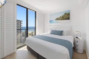 1 bedroom, iron/ironing board, WiFi, bed sheets - Level 11 Ocean view Escape (Surfers Paradise)