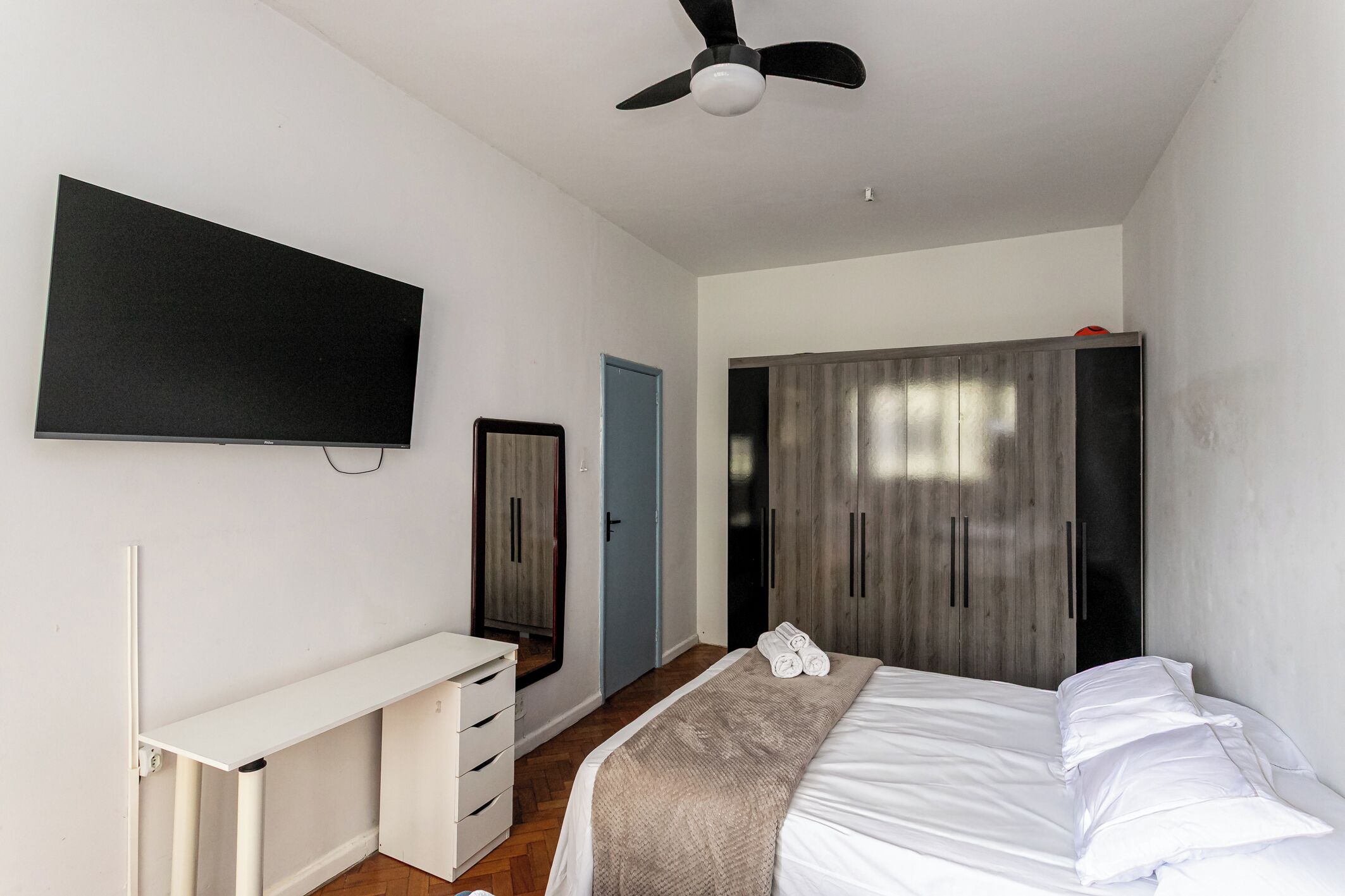 Classic Apartment, Beach View | Free WiFi