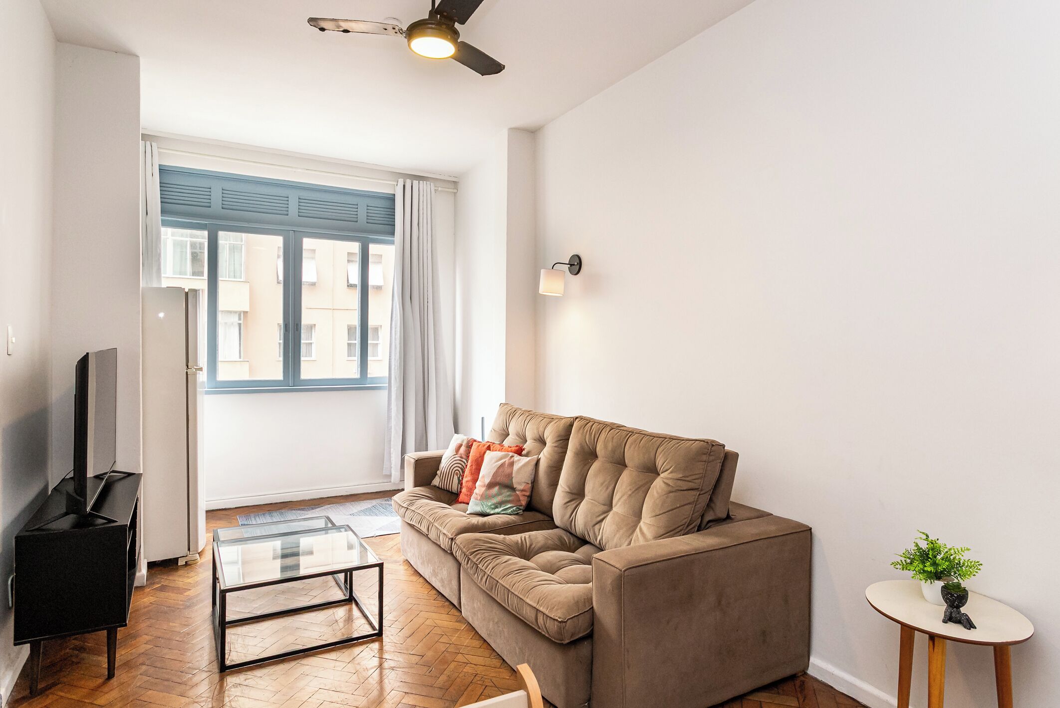 Classic Apartment, Beach View | Living area