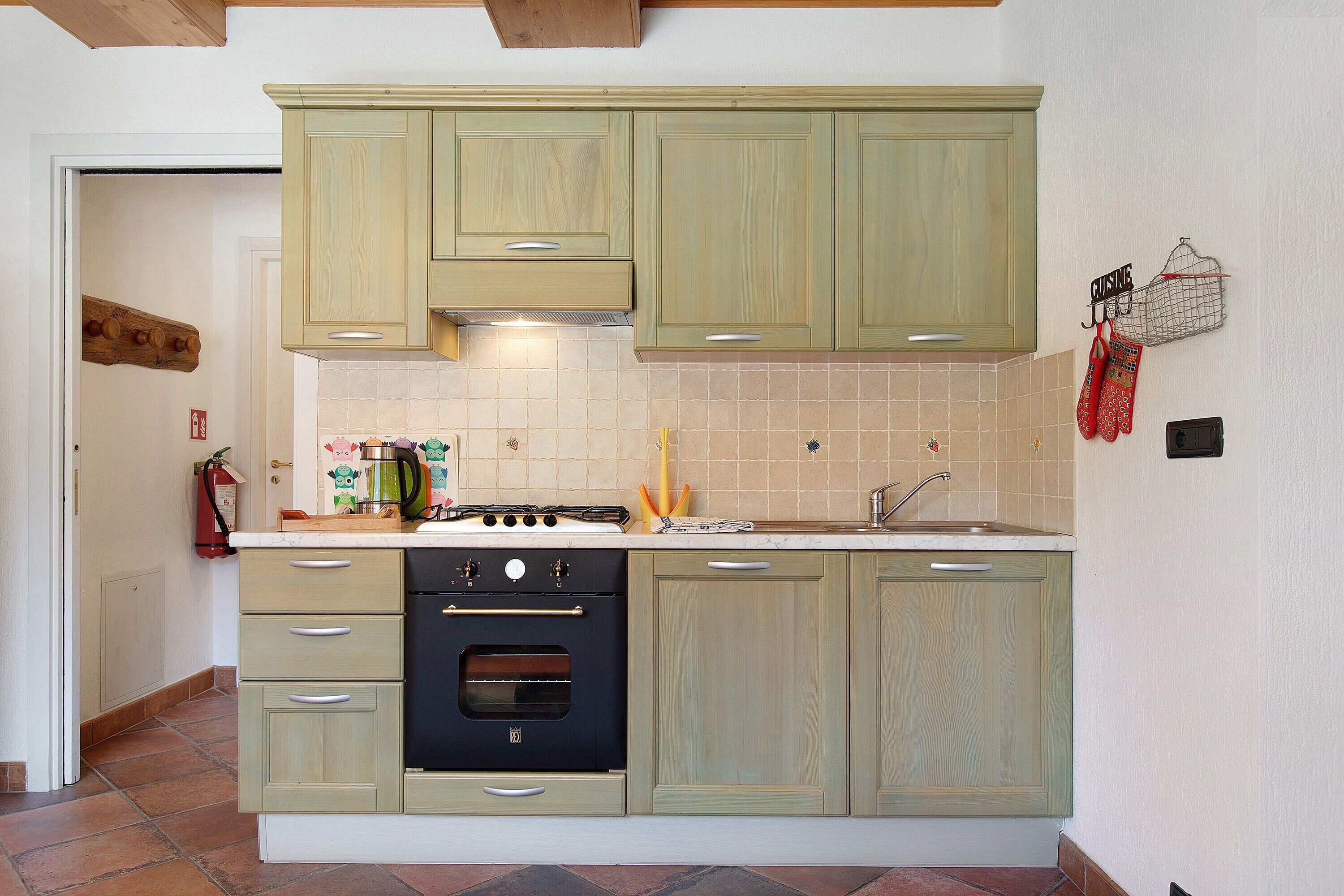 Frigorifero, forno, piano cottura, lavastoviglie