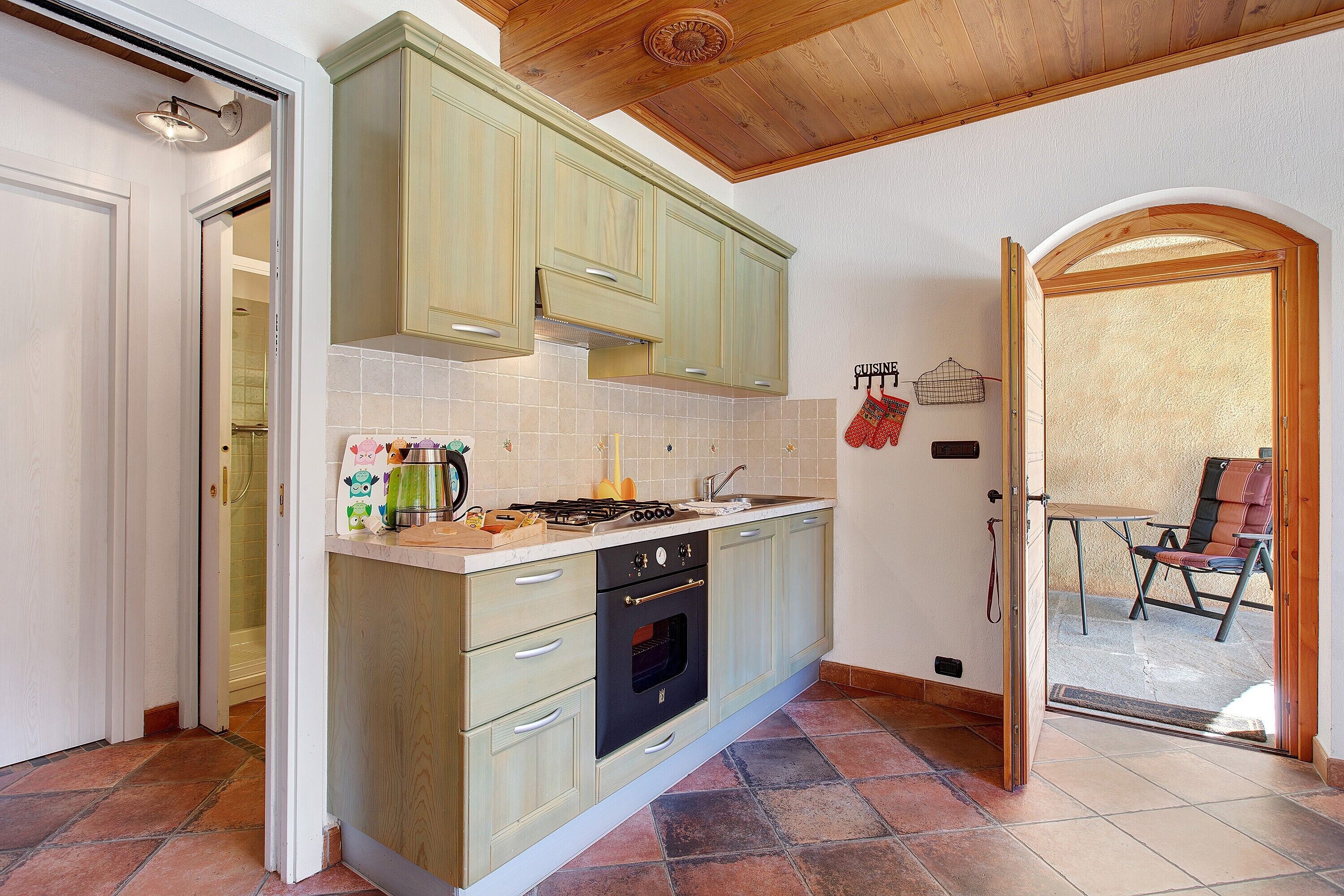 Frigorifero, forno, piano cottura, lavastoviglie