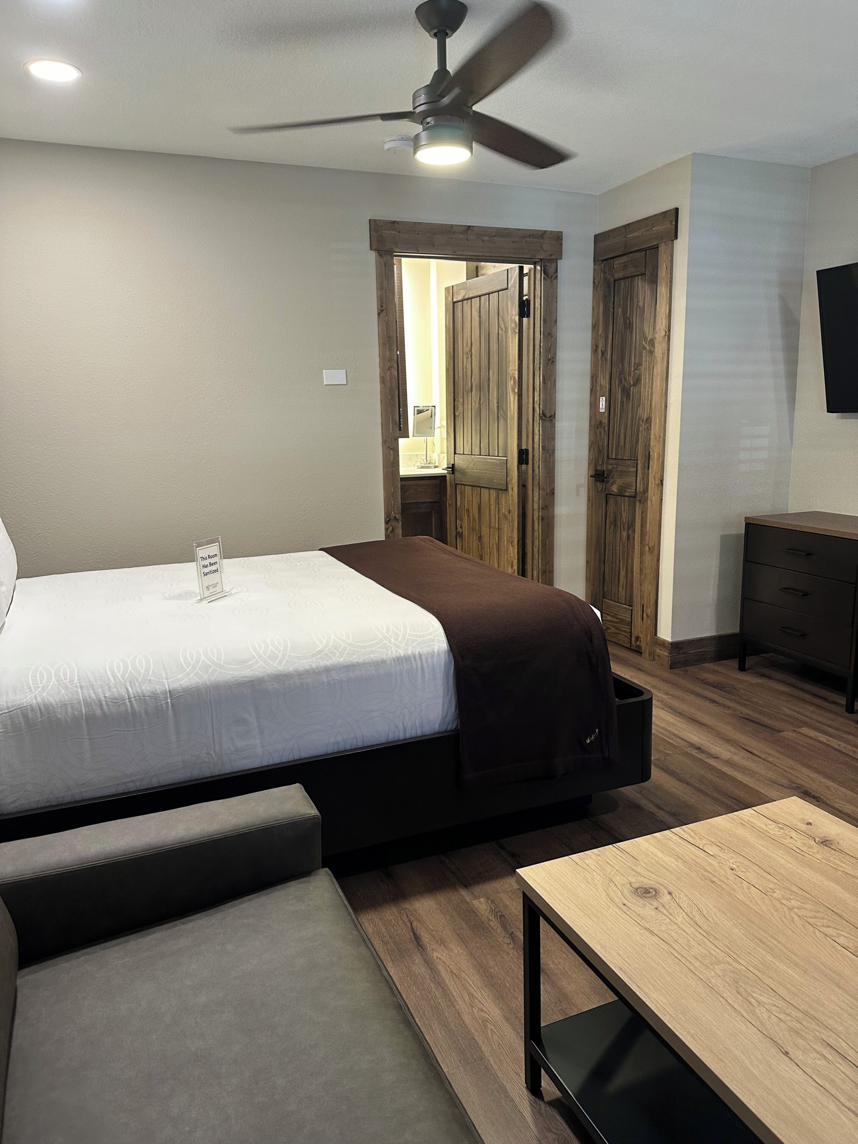 2 chambres, fer et planche à repasser, Wi-Fi, draps fournis
