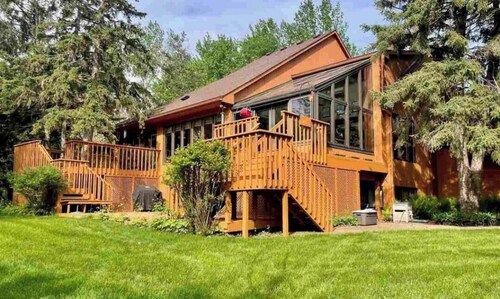 Beautiful and Unique 3 Bedroom Home in Saint Peter MN