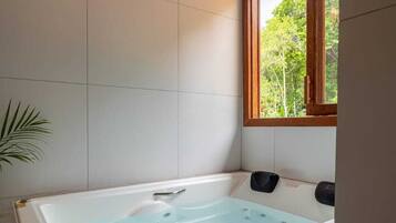 Deluxe Apartment, Garden View | Interior