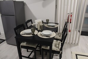 Dining - Apartment 'Alojamento Mondinense' with Private Terrace, Wi-Fi and Air Conditioning (Mondim de Basto)