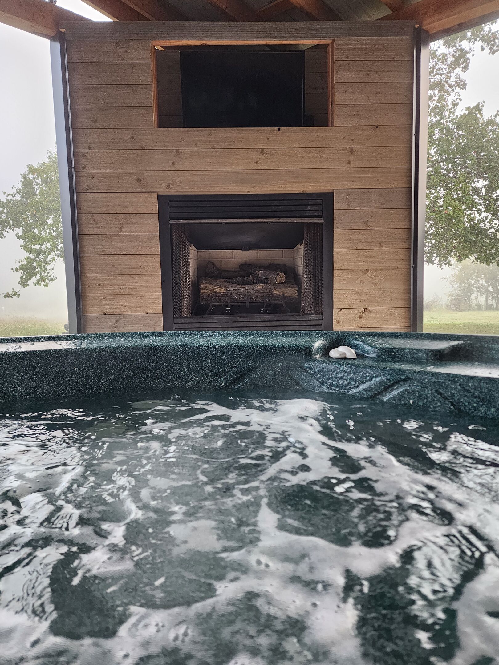 Outdoor spa tub