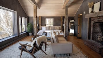 8 chambres, fer et planche à repasser, lit de bébé portatif