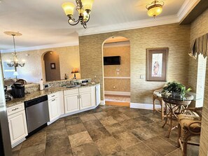 Microwave, oven, stovetop, dishwasher - Gated Luxury Condo Overlooking The Intercoastal Waterway  & Centrally Located (Myrtle Beach)