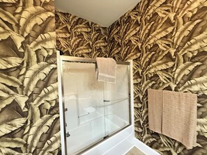 Jetted bath, towels, soap, toilet paper - Gated Luxury Condo Overlooking The Intercoastal Waterway  & Centrally Located (Myrtle Beach)