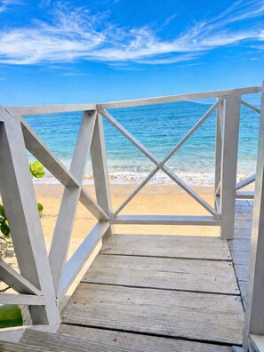 On the beach - CasaMar Oceanfront House w/ Pool & Master Suite• Rincón (Aguada)