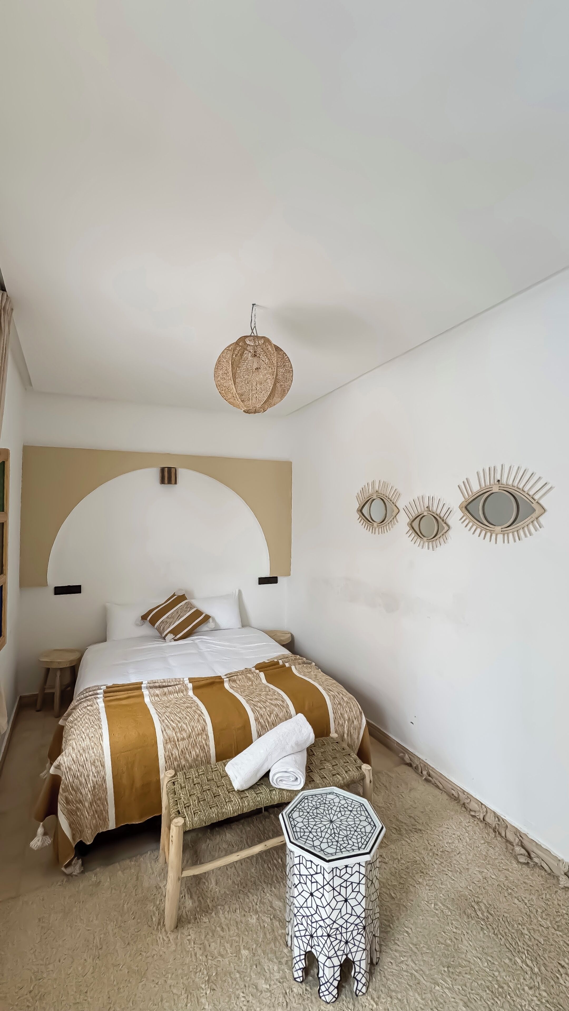 4 habitaciones, tabla de planchar con plancha, wifi y ropa de cama 