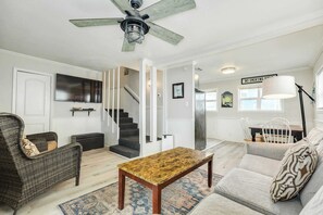 TV, offices - Beach House with Direct Surfside Beach Access (Surfside Beach)