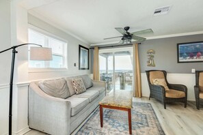 TV, offices - Beach House with Direct Surfside Beach Access (Surfside Beach)