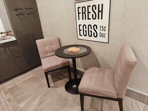 Dining - Cozy Basement in North Mississauga (Mississauga)