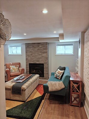 Living area - Cozy Basement in North Mississauga (Mississauga)