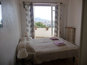 Iron/ironing board, Internet, bed sheets - Terrace with  views of sea, town hills. Comfortable. Well appointed. Parking (Nice)