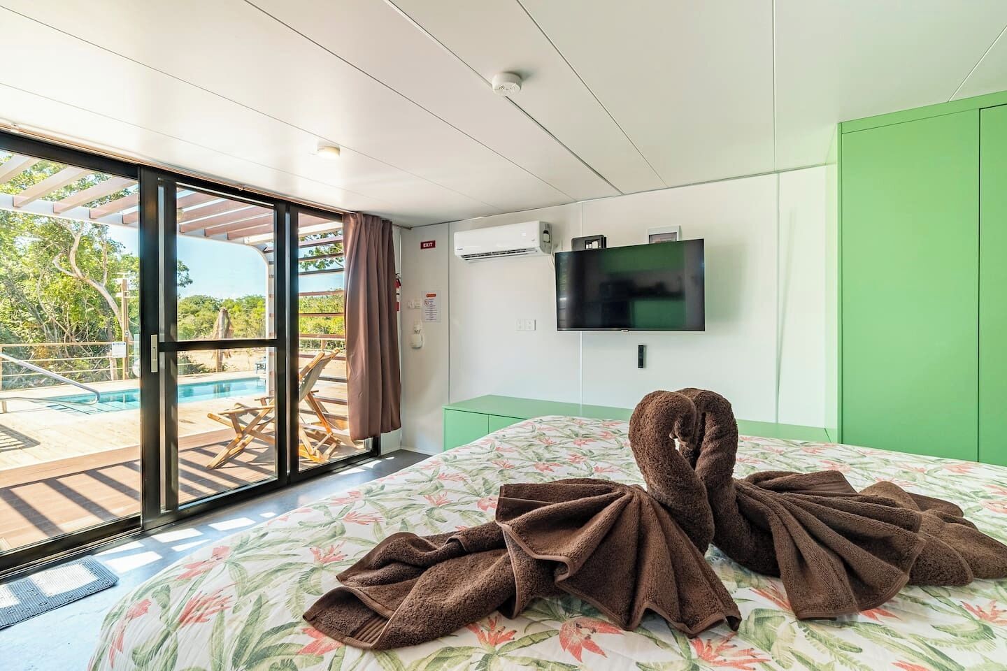 1 habitación, caja de seguridad en la habitación y escritorio 