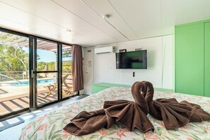 1 quarto, cofres nos quartos, escrivaninha