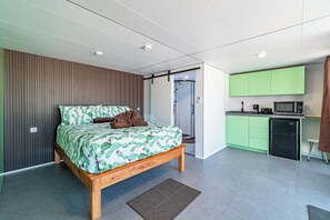 1 Schlafzimmer, Zimmersafe, Schreibtisch, Bügeleisen/Bügelbrett