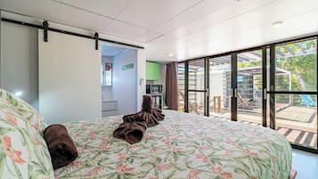 1 Schlafzimmer, Zimmersafe, Schreibtisch, Bügeleisen/Bügelbrett
