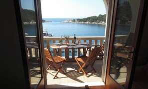 Outdoor dining - Studio Apartment Arch1 - One Bedroom Apartment with Terrace(3) (Lastovo)