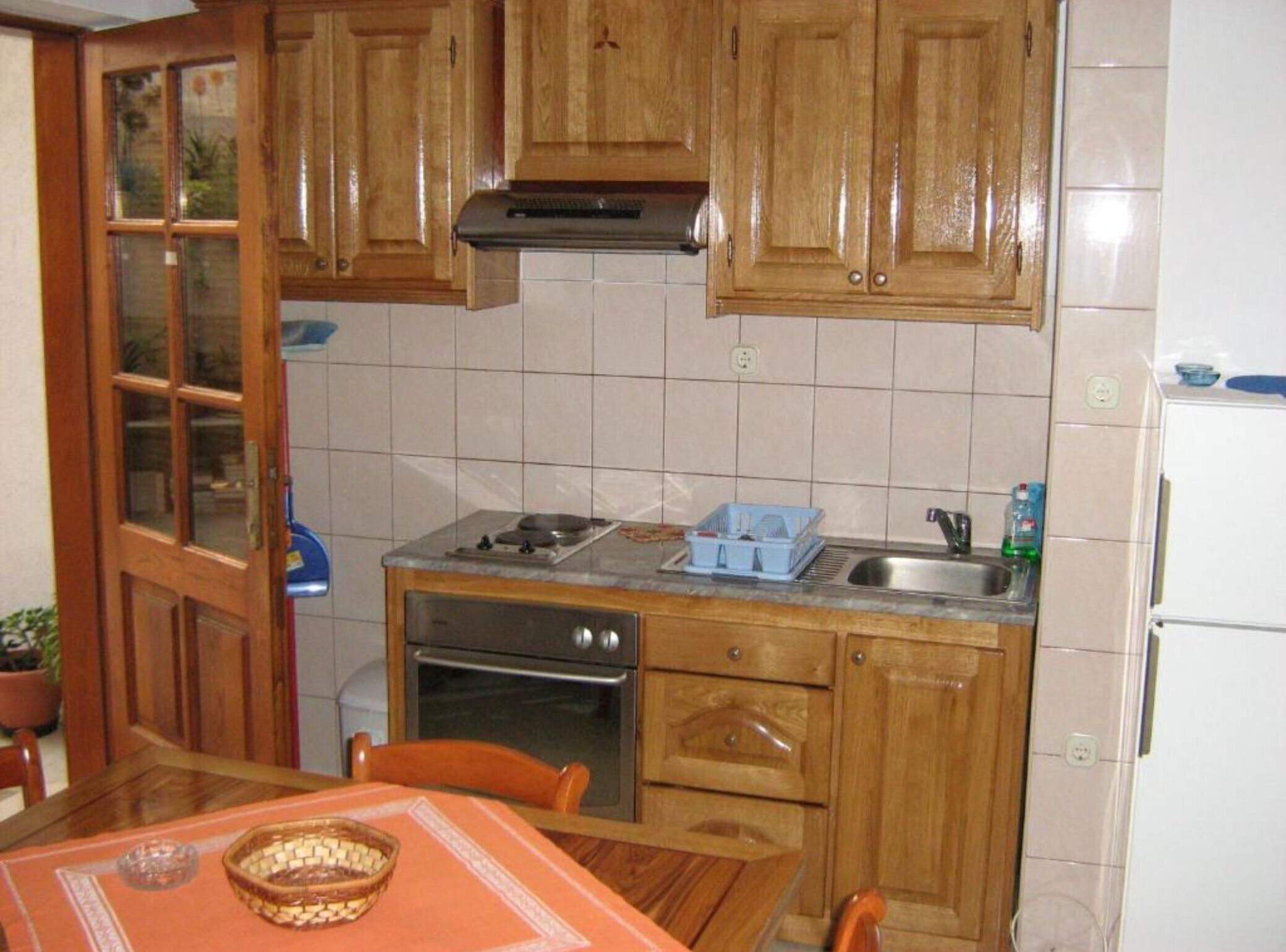 Fridge, microwave, oven, cookware/dishes/utensils