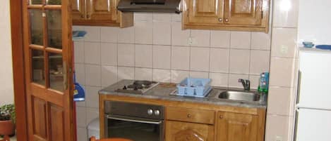 Fridge, microwave, oven, cookware/dishes/utensils