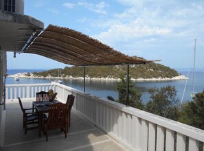 Outdoor dining - Studio Apartment President - One Bedroom Apartment with Terrace and Sea View(5) (Lastovo)