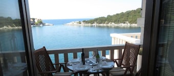 Studio Apartment President - One Bedroom Apartment with Terrace and Sea View(5)
