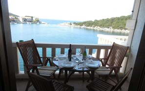 Outdoor dining - Studio Apartment Ilponte del Comandante - One Bedroom Apartment with Terrace and Sea View (6) (Lastovo)