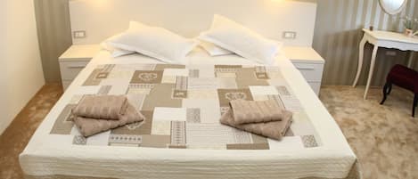 1 bedroom, iron/ironing board, internet, bed sheets