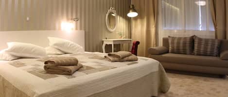 Iron/ironing board, internet, bed sheets