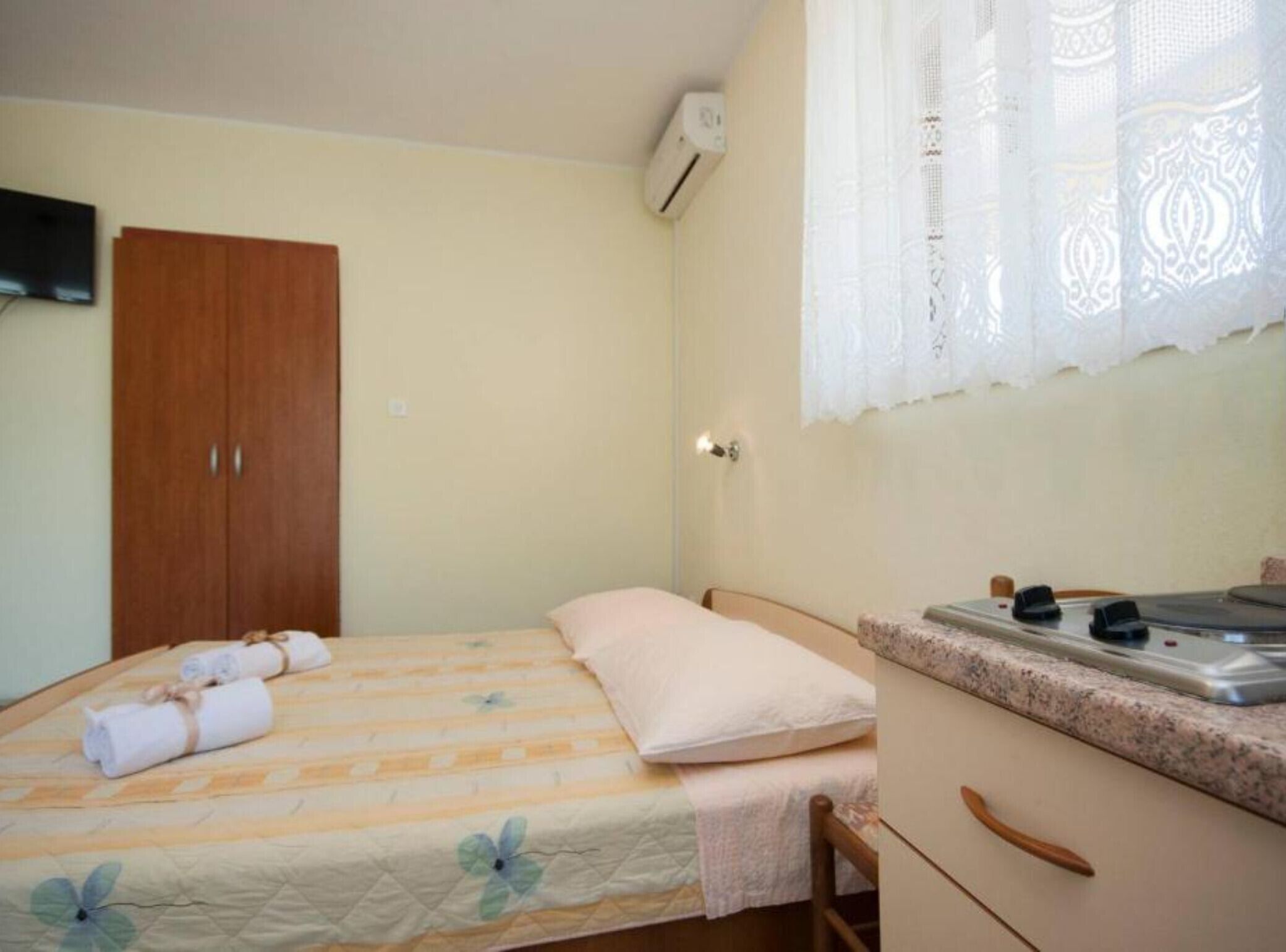 Internet, bed sheets