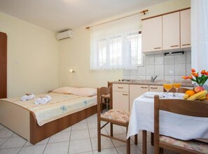 Internet, bed sheets - Guest House Stay & Smile Dolac Primošten - Studio with Terrace and Garden View (Primosten)
