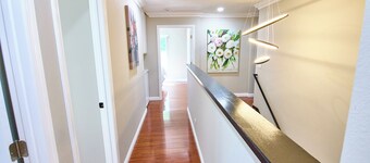 Home Retreat -Sleeps 8 - Near Raging Waters, DisneyLand & LA