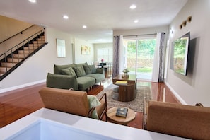 TV, fireplace