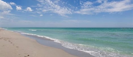 Beach nearby, sun loungers, beach towels