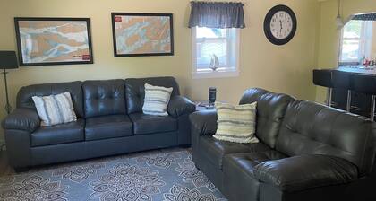 2-bedroom apartment in center of downtown Cape Vincent with AC.