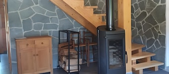 Chalet for 12 with Pond – 5 Bedrooms – Kotta