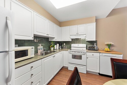 Large Family Suite | 2BR | Sleeps 5 | White Rock