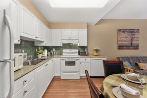 Microonde, forno, piano cottura, lavastoviglie