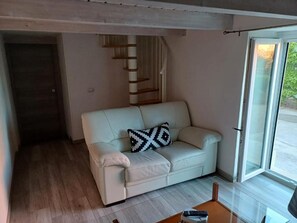 Kahden hengen comfort-huone, parveke, vuoristonäköala | Oleskelualue