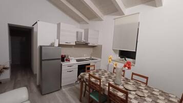 Chambre Double Confort, balcon, vue montagne | Cuisine privée